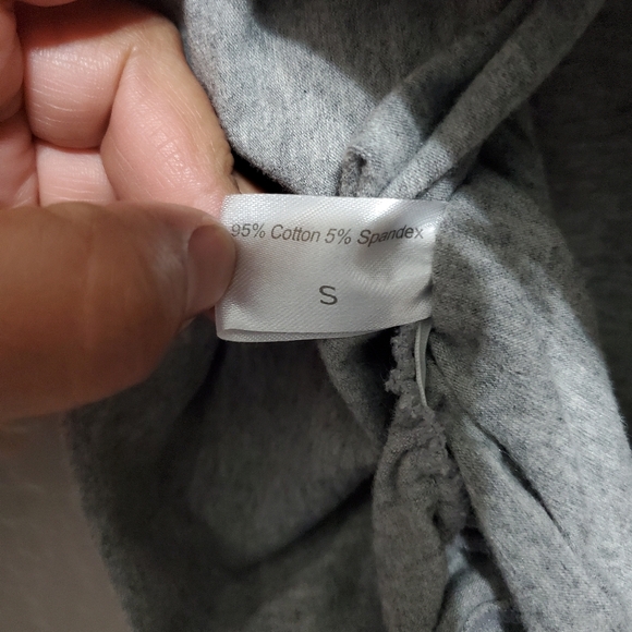 Maternity V-Neck Gray Tank Top Ruched Stretchy Sides Women's Size Small - Picture 3 of 3